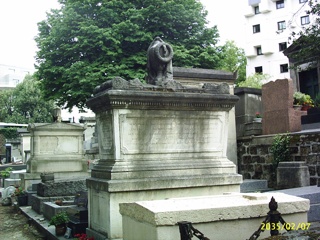 photo of Montmartre Cemetery