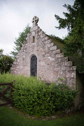 photo of Drum Castle Cemetery