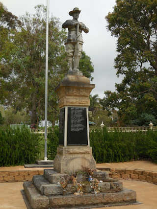 photo of War Memorial (WW2)